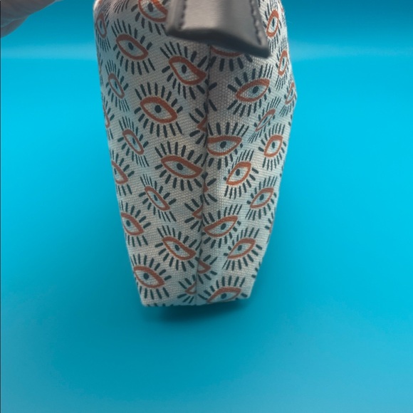 Bouffants and Broken Hearts Cosmetic Bag with free products New In Package - Picture 7 of 7